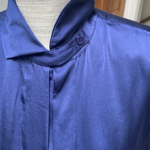Navy Linda Allard for Ellen Tracy silks blouse with hidden buttons - Picture 3 of 7